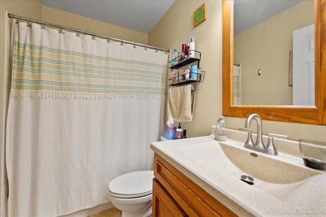 19 Vernon Ct, South Elgin, IL 60177 - full bathroom featuring vanity and a shower with curtain
