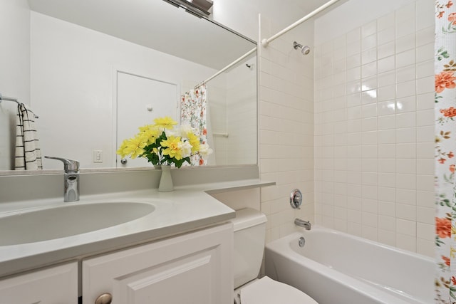 3660 N Lake Shore Dr Unit 711, Chicago, IL 60613 - bathroom featuring shower / tub combo with curtain, toilet, and vanity
