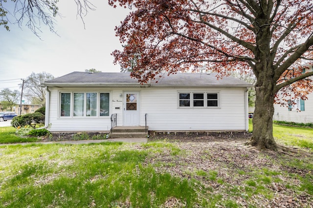 view of front of property with a front lawn