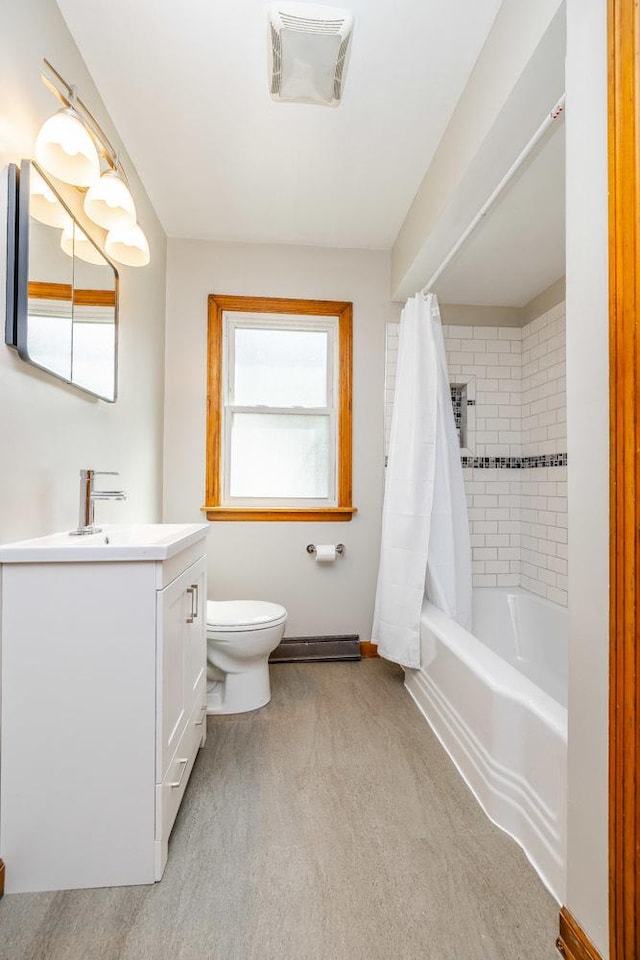 bathroom featuring vanity, shower / bath combo with shower curtain, visible vents, toilet, and baseboards