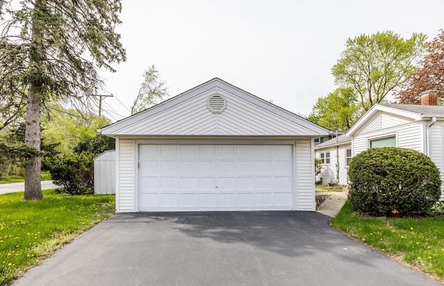 view of detached garage