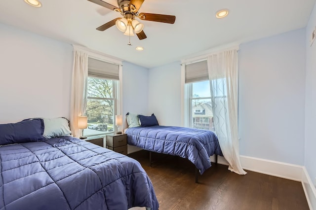 7525 S Crandon Ave, Chicago, IL 60649 - full bath featuring curtained shower, toilet, and vanity