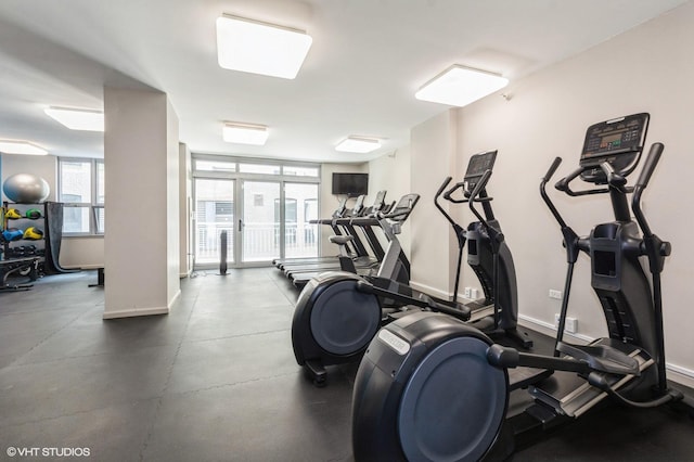 exercise room featuring baseboards