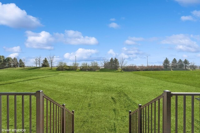view of yard featuring a rural view