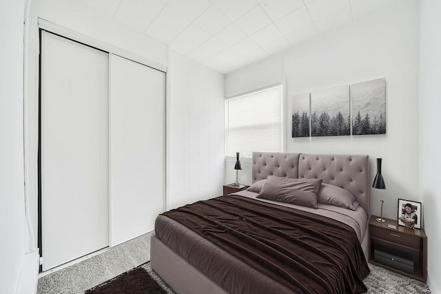 bedroom featuring a closet