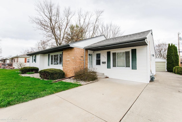 536 Evergreen Ln, Bradley, IL 60915 - single story home featuring a front yard, a porch, a garage, an outdoor structure, and brick siding
