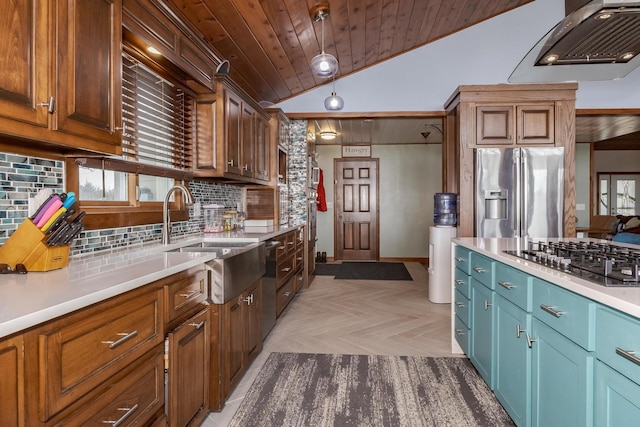 10690 E 1700 N Rd, Pontiac, IL 61764 - kitchen with stainless steel fridge, a sink, decorative backsplash, gas cooktop, and lofted ceiling