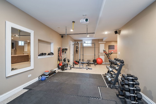 exercise area featuring baseboards