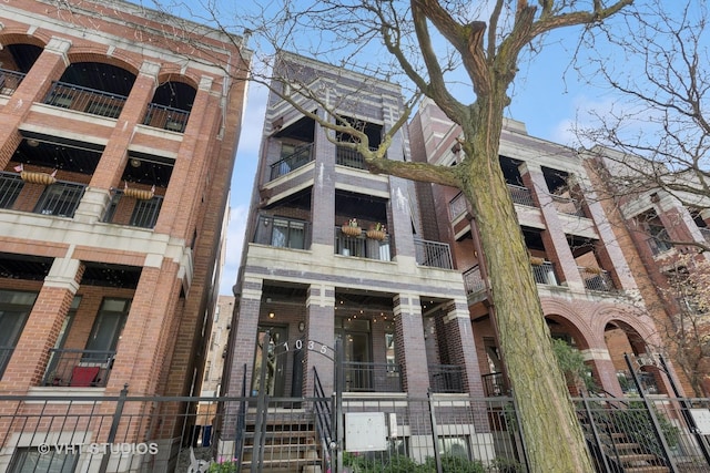 view of apartment building / complex