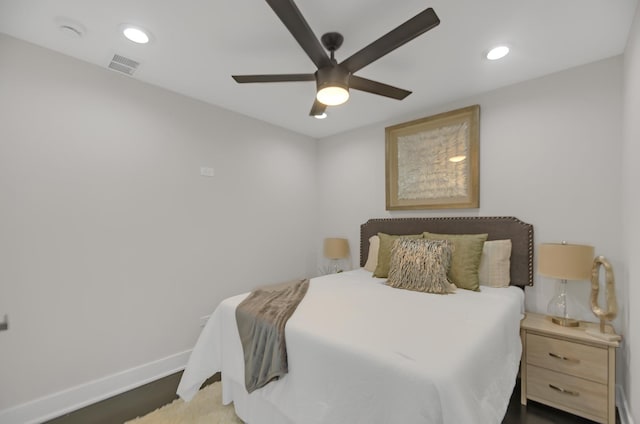 bedroom featuring recessed lighting, visible vents, baseboards, and ceiling fan