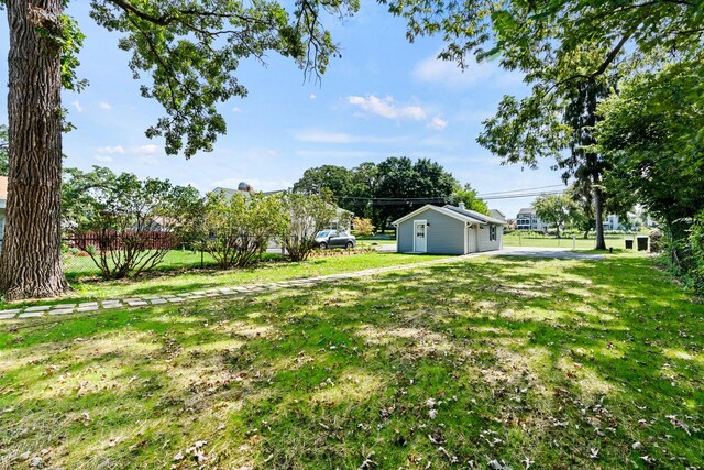 2015 N Woodlawn Park Ave, Mchenry, IL 60051 - view of yard featuring an outbuilding and fence