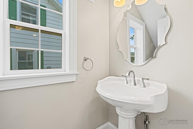 2015 N Woodlawn Park Ave, Mchenry, IL 60051 - bathroom with baseboards