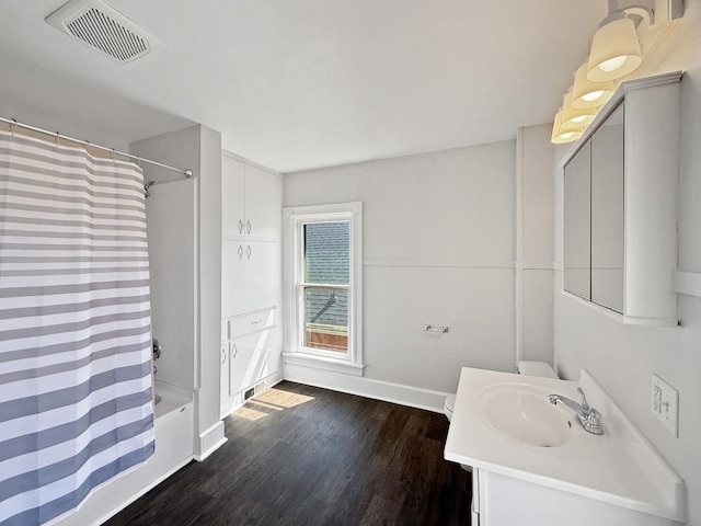 732 S 14th Ave, Freeport, IL 61032 - bathroom featuring vanity, visible vents, wood finished floors, shower / tub combo, and baseboards