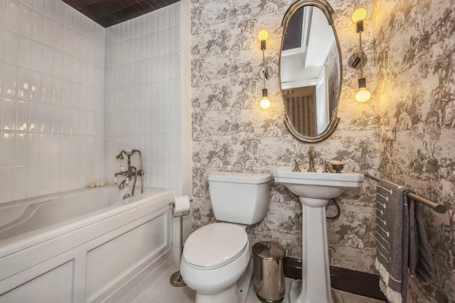 full bath with wallpapered walls, a bath, toilet, and a sink