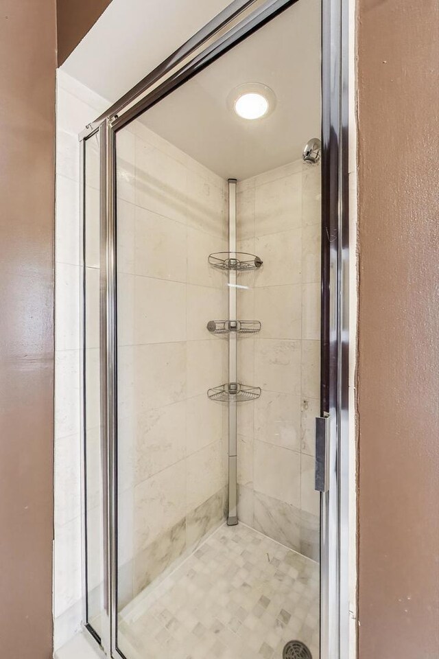 4860 N Kenmore Ave Unit 4S, Chicago, IL 60640 - bathroom with a stall shower