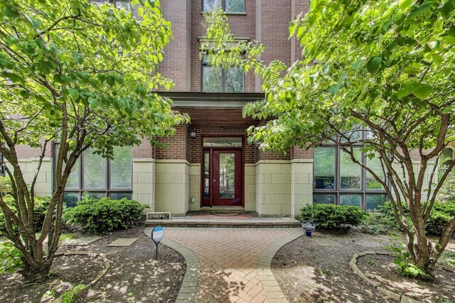 4860 N Kenmore Ave Unit 4S, Chicago, IL 60640 - property entrance with brick siding