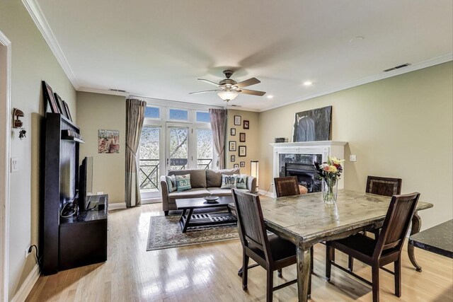 4860 N Kenmore Ave Unit 4S, Chicago, IL 60640 - dining space featuring ceiling fan, a premium fireplace, light wood-style flooring, ornamental molding, and baseboards