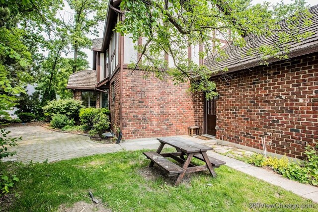 304 Polo Ln, Oak Brook, IL 60523 - view of yard