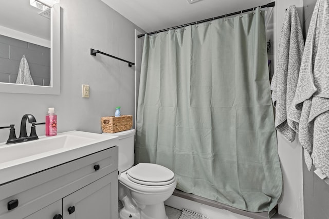 1407 Centennial Dr, Champaign, IL 61821 - full bath featuring vanity and curtained shower