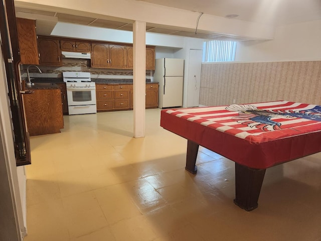 11723 S S Ave J, Chicago, IL 60617 - recreation room with wallpapered walls, a sink, and billiards