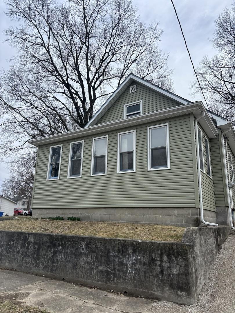 1308 W Taylor St, Bloomington, IL 61701 - view of side of property