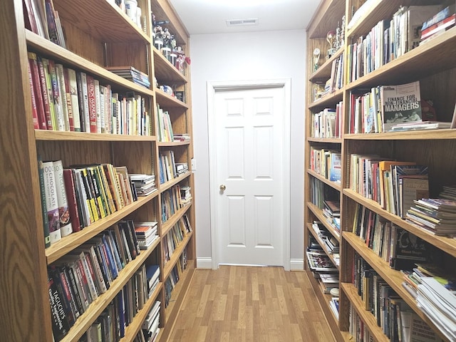 418 Bay Tree Cir, Vernon Hills, IL 60061 - living area featuring wall of books and wood finished floors