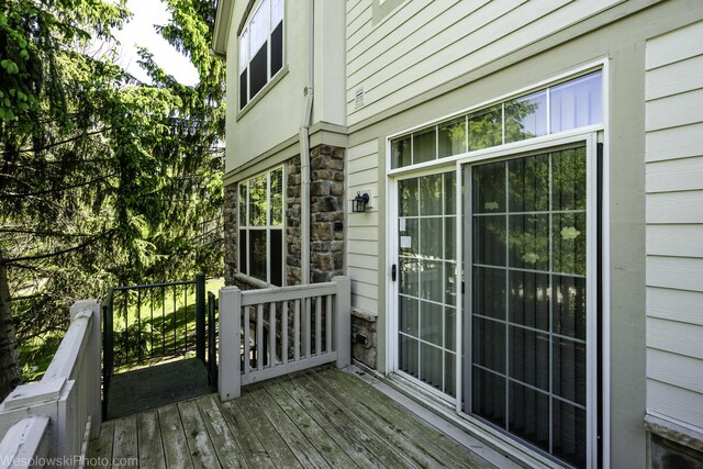 418 Bay Tree Cir, Vernon Hills, IL 60061 - view of wooden deck