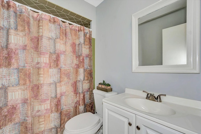 bathroom with toilet, vanity, and a shower with curtain