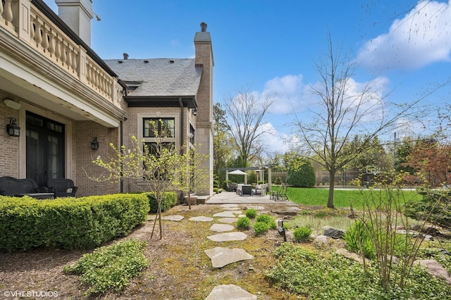 494 Sheridan Rd, Glencoe, IL 60022 - view of yard with a patio area