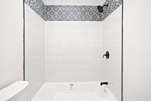 full bath featuring toilet and shower / tub combination