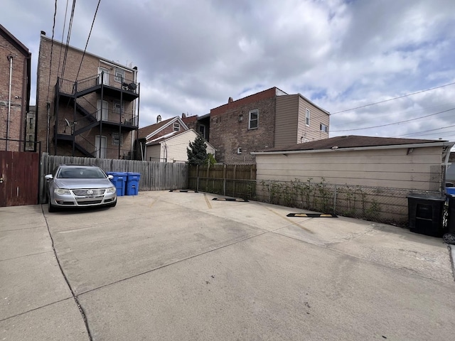 3436 S Wallace St, Chicago, IL 60616 - view of car parking featuring fence