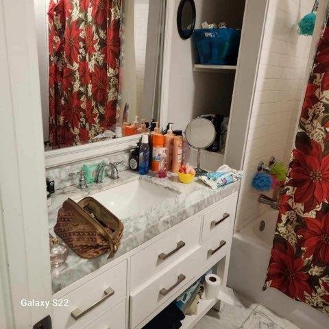 327 W Division, Amboy, IL 61310 - full bathroom with shower / bath combo with shower curtain and vanity