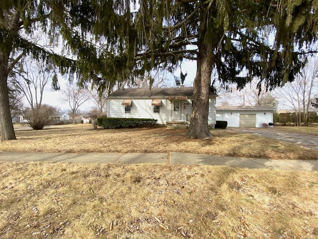 1657 Clay St, Woodstock, IL 60098 - ranch-style home featuring a garage and driveway