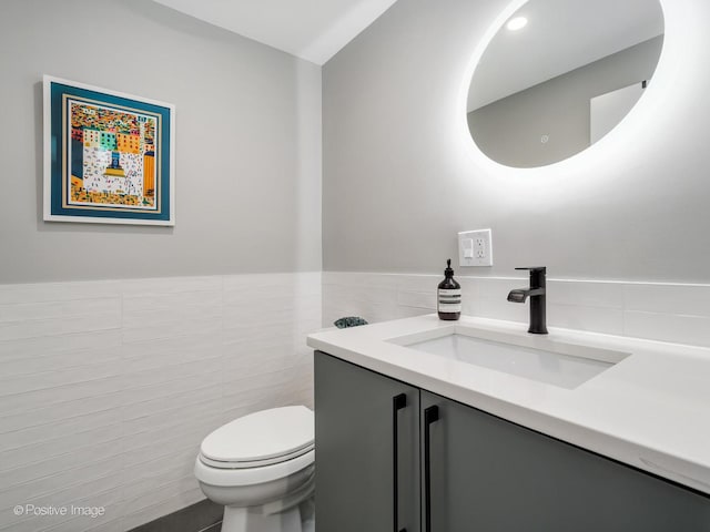 3323 N Paulina St Unit 5F, Chicago, IL 60657 - bathroom with toilet, vanity, and tile walls