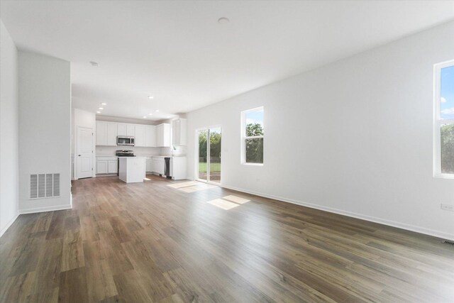 908 Fair Meadow St, North Aurora, IL 60542 - sitting room featuring wood finished floors and recessed lighting
