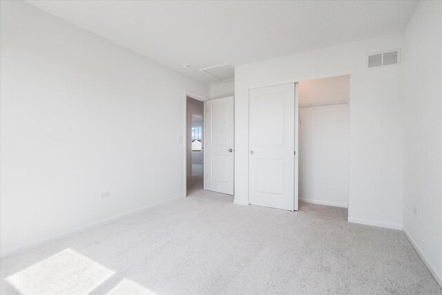 908 Fair Meadow St, North Aurora, IL 60542 - carpeted bedroom with wallpapered walls and a crib