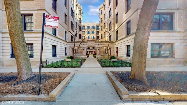 2335 N Commonwealth Ave Unit 2G, Chicago, IL 60614 - view of community