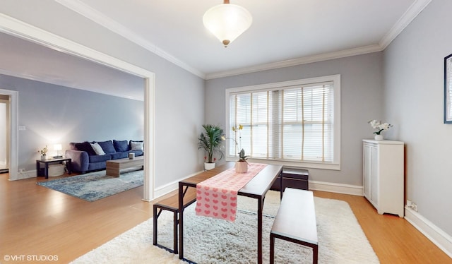 2335 N Commonwealth Ave Unit 2G, Chicago, IL 60614 - dining space featuring crown molding, light wood finished floors, and baseboards