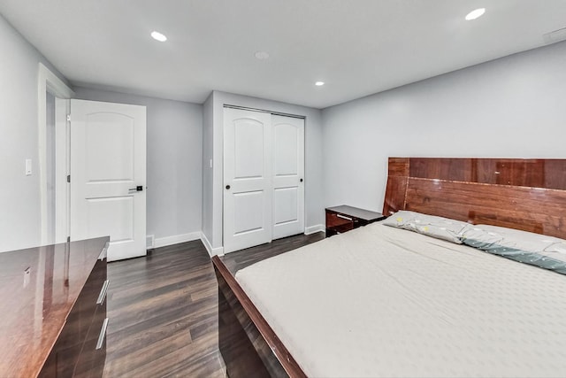 5801 N Drake Ave, Chicago, IL 60659 - bedroom featuring a closet, baseboards, dark wood finished floors, and recessed lighting