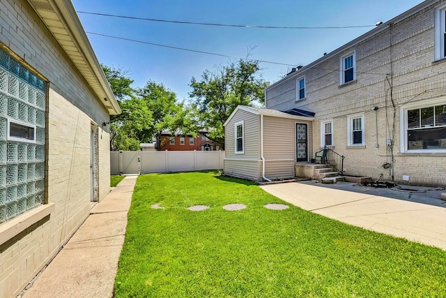 5801 N Drake Ave, Chicago, IL 60659 - view of yard featuring fence