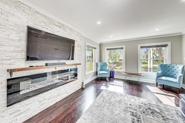 5801 N Drake Ave, Chicago, IL 60659 - sitting room featuring ornamental molding, a glass covered fireplace, recessed lighting, wood finished floors, and baseboards