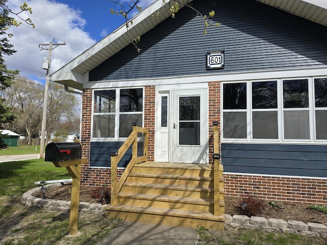 601 Powell St, Streator, IL 61364 - view of bungalow-style house