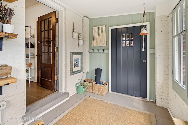 property entrance with covered porch