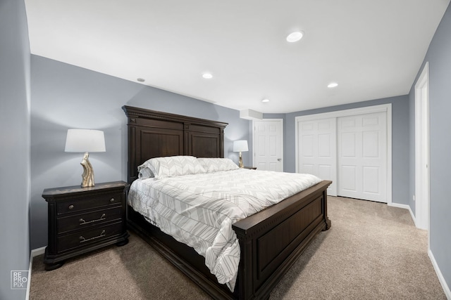 bedroom featuring a closet, baseboards, recessed lighting, and light colored carpet