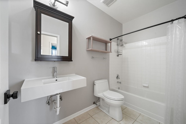 2543 Oneida Ln, Naperville, IL 60563 - full bath featuring visible vents, toilet, tile patterned floors, shower / bath combo with shower curtain, and baseboards