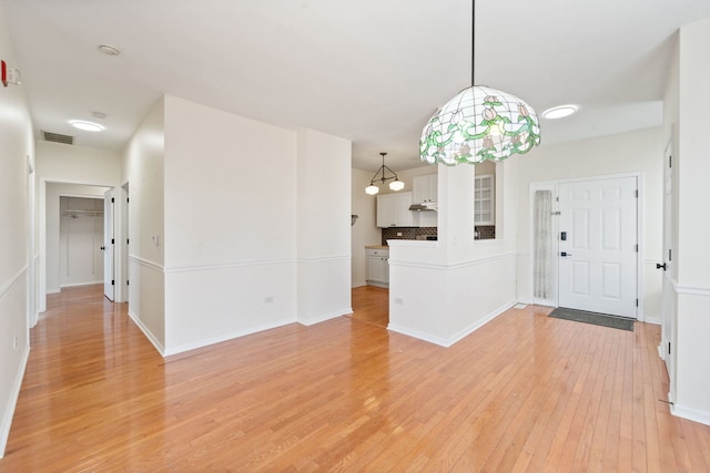 2543 Oneida Ln, Naperville, IL 60563 - foyer with visible vents, baseboards, and light wood-type flooring