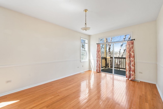 2543 Oneida Ln, Naperville, IL 60563 - empty room featuring light wood-type flooring and baseboards