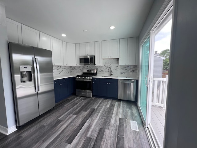 1170 Singleton Dr, Roselle, IL 60172 - kitchen with stainless steel appliances, a sink, light countertops, backsplash, and recessed lighting