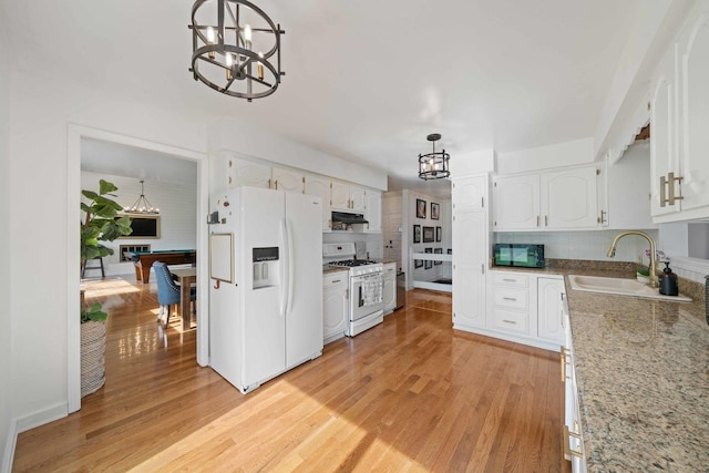 209 Oak Cv, Lake Holiday, IL 60552 - kitchen featuring white cabinets, an inviting chandelier, a sink, white appliances, and under cabinet range hood