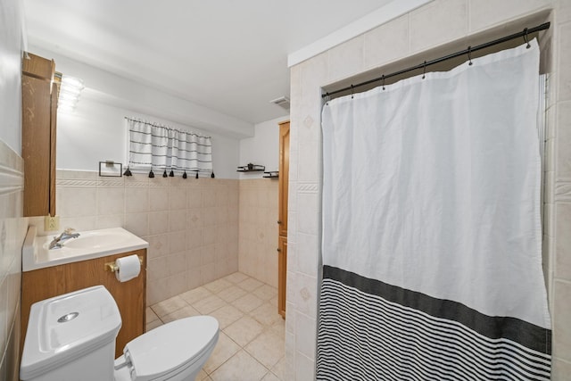 209 Oak Cv, Lake Holiday, IL 60552 - full bath featuring visible vents, vanity, tile patterned flooring, toilet, and tile walls